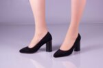 Елегантни черни дамски обувки от естествен велур на висок ток 04.234