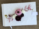 Сватбен комплект аксесоари с божури в тъмно лилаво
