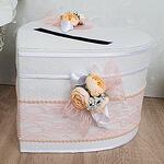 Сватбена кутия за пожелания с божури в екрю и праскова