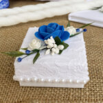 Кутийка за халки украсена в бяло и тъмно синьо