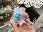 Гривна за сватба с розичка в светло синьо B36