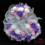 Булчински букет за хвърляне от рози в лилаво, розово и бяло