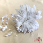 Сватбено цвете за косата на булката в бяло с брокат