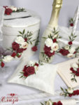 Сватбен комплект аксесоари с божури и бордо рози
