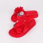 Червени летни чехли на платформа с цветя