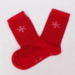 Червени чорапи с бяла снежинка