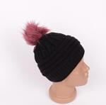 Черна плетена шапка с пухкав помпон