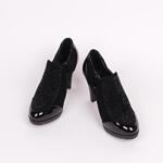 Черни велурени обувки с лак и камъчета