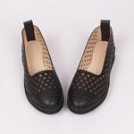 Черни кожени дамски обувки на платформа с ефектни дупки
