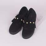 Черни обувки от еко-велур с декорация перли