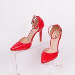 Стилни обувки от червен релефен лак