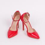 Стилни обувки от червен релефен лак