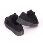 Меки обувки от черен велур с пухче