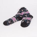 Пухкави дамски чорапи в черно и сиво с лилави снежинки
