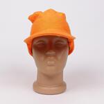 Свежа шапка с козирка в оранжев цвят