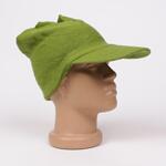 Зелена шапка с козирка