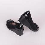 Черни дамски обувки лак и велур на платформа
