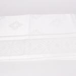 Бяла елегантна покривка с орнаменти 160/220