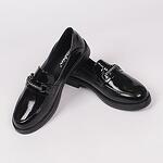 Ежедневни дамски обувки в черен цвят с метална декорация