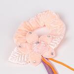 Плюшен ластик за коса с цвете в цвят праскова
