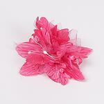 Наситено розово малко декоративно цвете с перлички