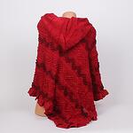 Червено плетено дамско пончо с качулка