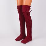 Дамски 7/8 плетени чорапи с помпони в цвят бордо