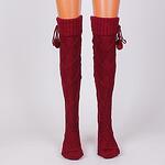 Дамски фигурални 7/8 плетени чорапи с помпони в цвят бордо