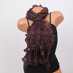 Тъмно кафяв плетен дамски шал с ефектен дизайн