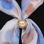 Златиста брошка-пръстен с перла за шал