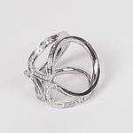 Сребриста брошка-пръстен за шал с кристали