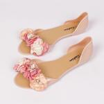 Бежови силиконови дамски обувки с цветя