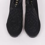Велурени обувки с ток и черни камъчета