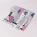 Бяла покривка за маса изпъстрена с текст, и знамената на САЩ и Англия 120/160