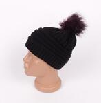 Дамска черна плетена шапка с пухкав лилав помпон