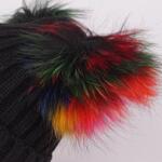 Дамска плетена шапка с цветни помпони