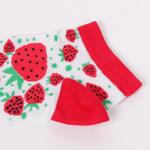 Дамски къси чорапки в бяло и червено с ягоди