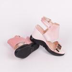 Дамски сандали в нежно розово с платформа