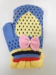 Детски плетени ръкавици с жълто сърце
