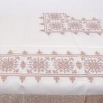 Красива бяла покривка с кафяви орнаменти, пискюли и сатенен кант 140/180