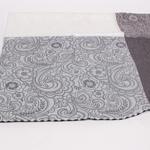 Красива покривка в сив, сребрист и бял цвят с цветя елипса 110/160