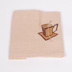Комплект кухненски кърпи в бежовата гама с чаши кафе