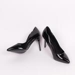 Лачени черни обувки с ток