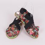 Леки летни сандали в черно с цветчета