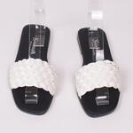 Летни дамски чехли с ефектна лента в бял цвят
