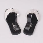 Летни дамски чехли с ефектна лента в бял цвят