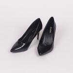 Модни черни лачени обувки