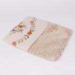 Плетена покривка за маса в бежов цвят с апликации от прекрасни цветя елипса 130/180
