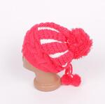 Плетена шапка в коралов цвят