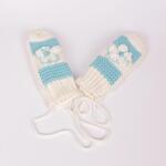 Плетени ръкавици в бяло и светлосиньо
